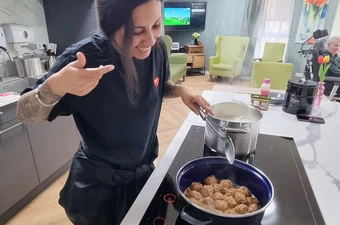 Safira re-integreert en zet haar werkervaringsplaats om in een arbeidscontract