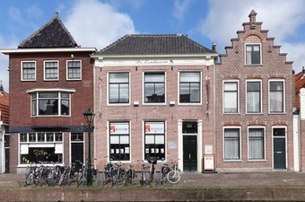 Kaan werkt in de Modulaire dienstverlening aan zijn re-integratie als gastheer in een wijkcentrum 