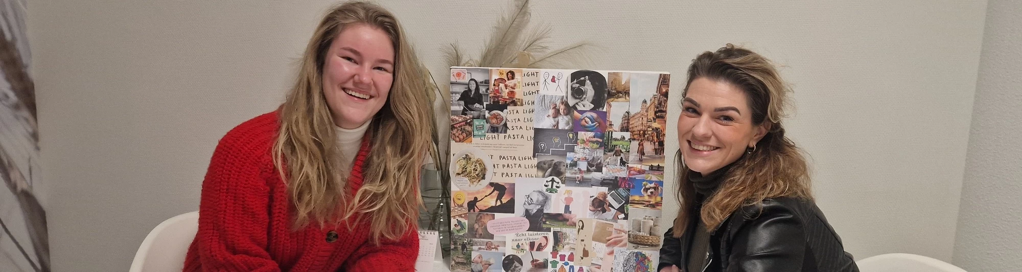 "Leerwerkburo reintegratie twee vrouwen met moodboard"