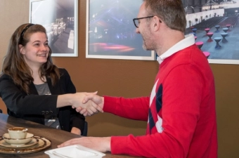 Laura zet haar werkervaringsplaats om in een contract bij dezelfde werkgever